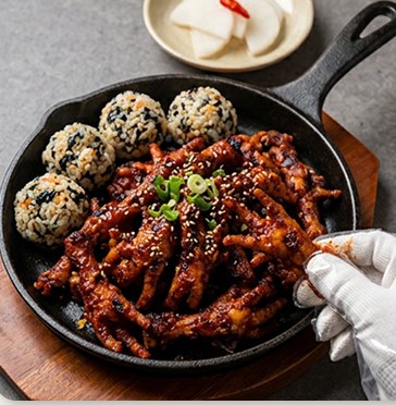 양념 낙지볶음과 주먹밥